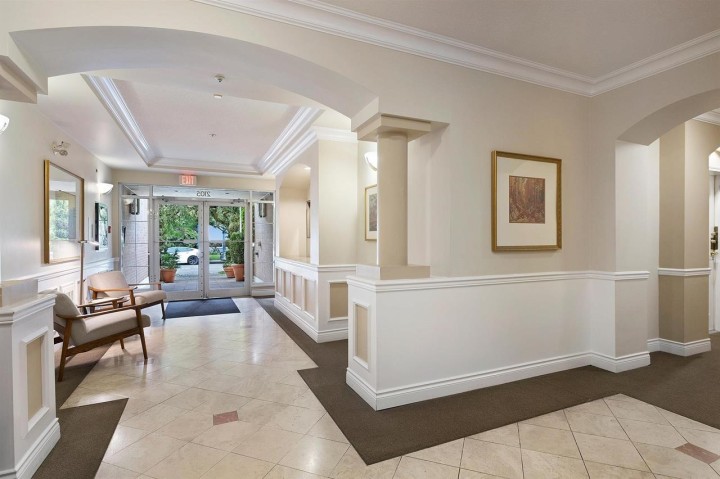 Photo 4 at 214 - 2105 W 42nd Avenue, Kerrisdale, Vancouver West