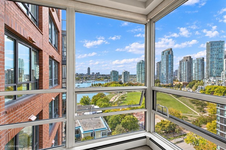Photo 2 at 17D - 139 Drake Street, Yaletown, Vancouver West