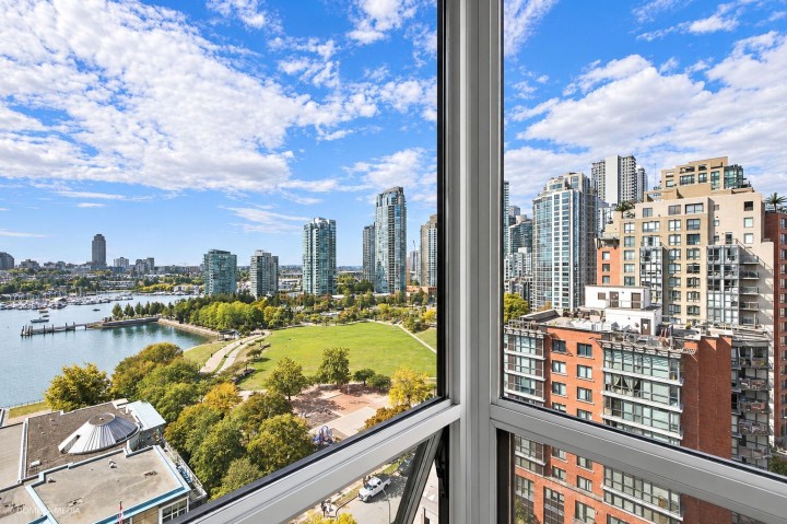 Photo 1 at 17D - 139 Drake Street, Yaletown, Vancouver West
