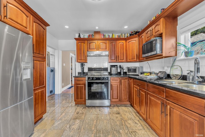 Photo 6 at 2317 Graveley Street, Grandview Woodland, Vancouver East