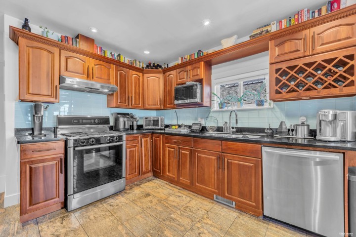 Photo 16 at 2317 Graveley Street, Grandview Woodland, Vancouver East