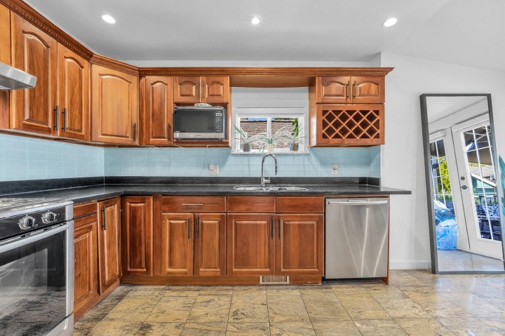 Photo 7 at 2317 Graveley Street, Grandview Woodland, Vancouver East
