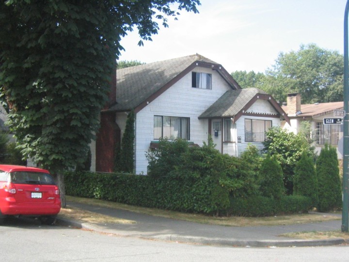 Photo 1 at 1076 E 20th Avenue, Fraser VE, Vancouver East