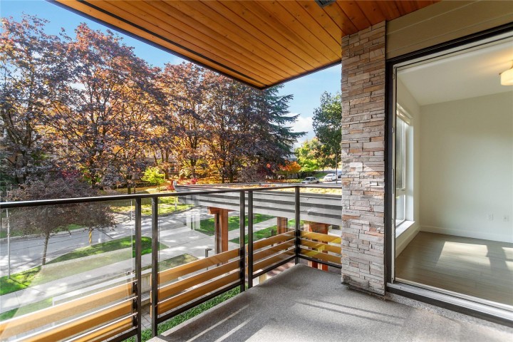 Photo 11 at 206 - 3365 E 4th Avenue, Renfrew VE, Vancouver East