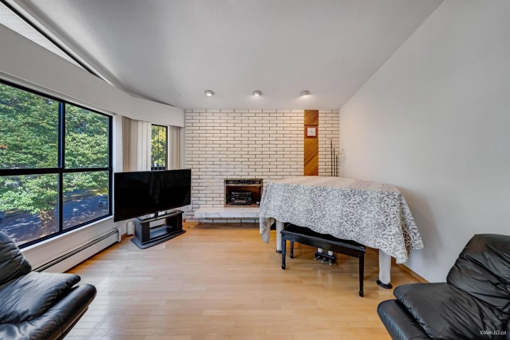 Photo 6 at 3056 E 28th Avenue, Renfrew Heights, Vancouver East