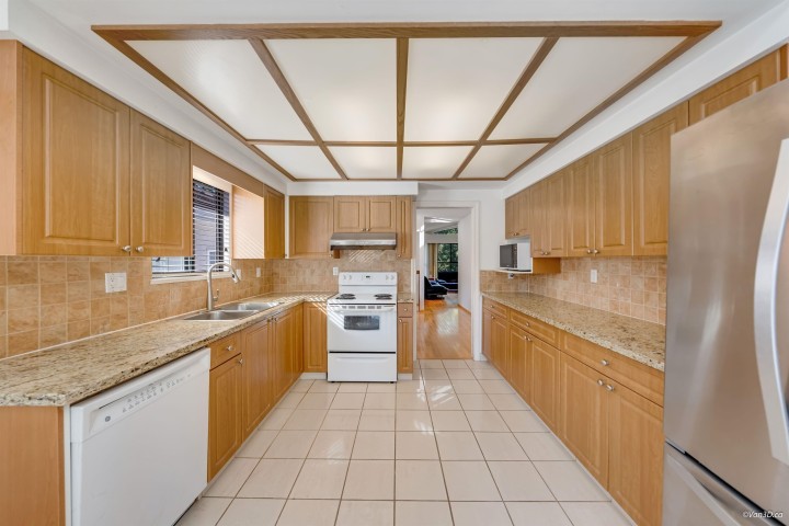 Photo 3 at 3056 E 28th Avenue, Renfrew Heights, Vancouver East