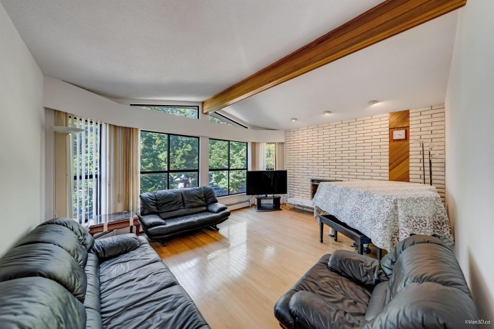 Photo 5 at 3056 E 28th Avenue, Renfrew Heights, Vancouver East