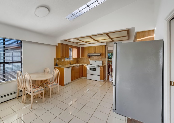 Photo 4 at 3056 E 28th Avenue, Renfrew Heights, Vancouver East