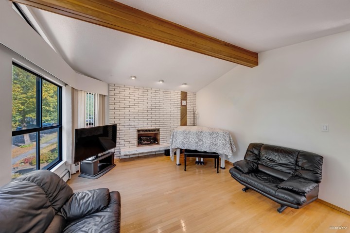Photo 8 at 3056 E 28th Avenue, Renfrew Heights, Vancouver East