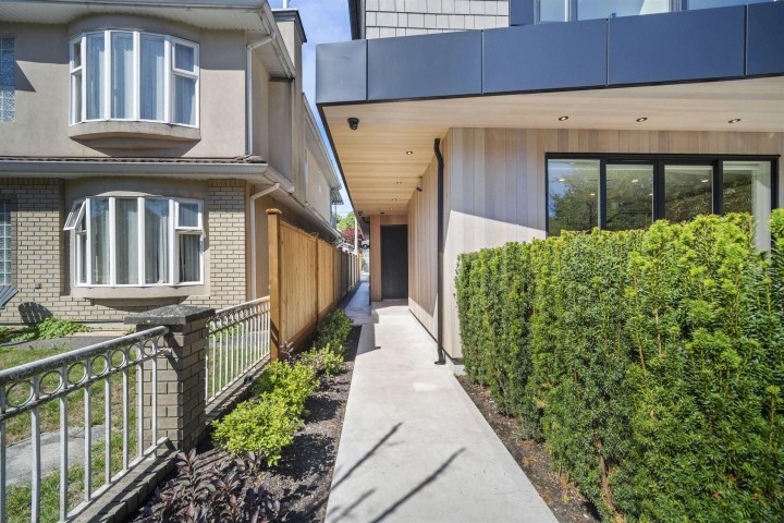 Photo 2 at 2 - 5033 Prince Albert Street, Fraser VE, Vancouver East