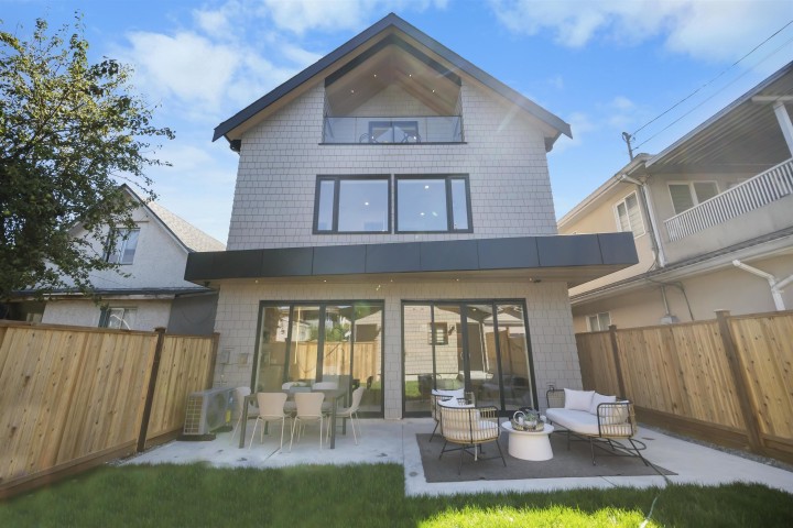 Photo 16 at 2 - 5033 Prince Albert Street, Fraser VE, Vancouver East