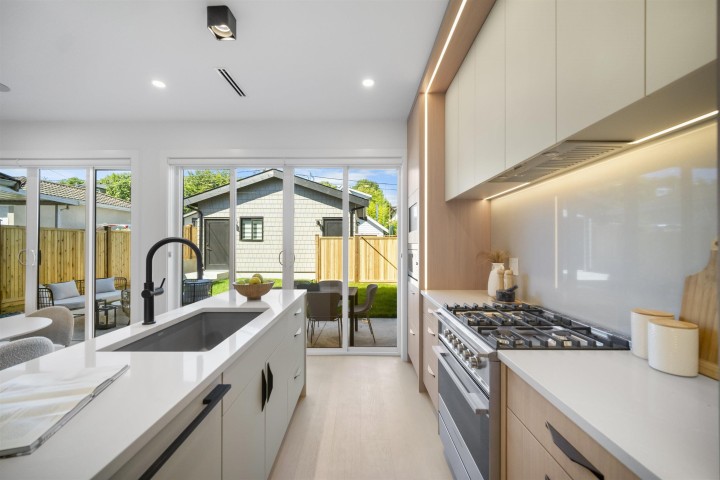 Photo 3 at 2 - 5033 Prince Albert Street, Fraser VE, Vancouver East