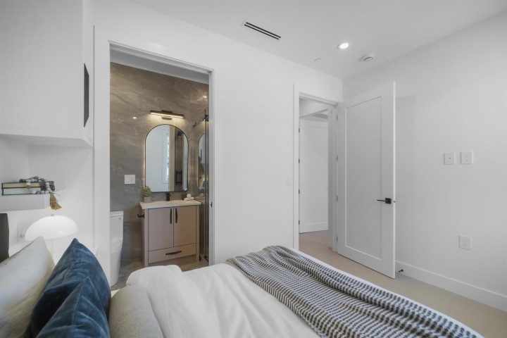 Photo 10 at 2 - 5033 Prince Albert Street, Fraser VE, Vancouver East