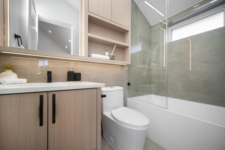 Photo 11 at 2 - 5033 Prince Albert Street, Fraser VE, Vancouver East