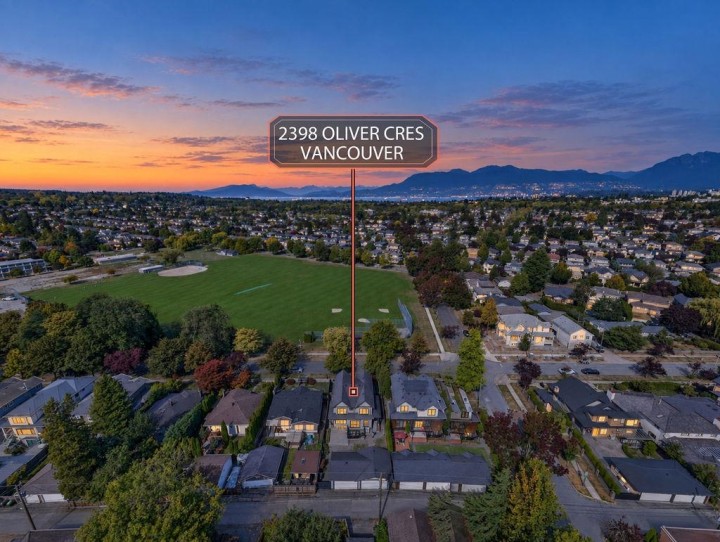 Photo 2 at 2398 Oliver Crescent, Arbutus, Vancouver West