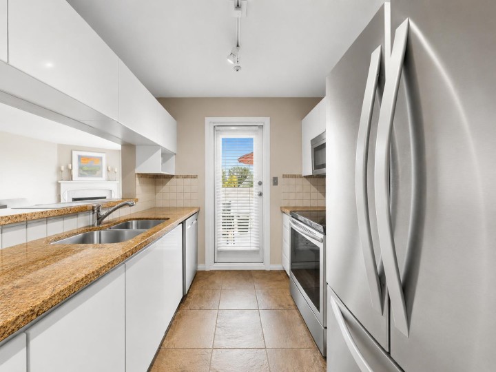 Photo 6 at 312 - 8450 Jellicoe Street, South Marine, Vancouver East