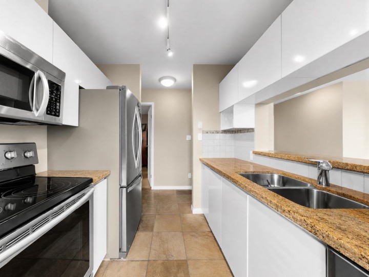Photo 5 at 312 - 8450 Jellicoe Street, South Marine, Vancouver East