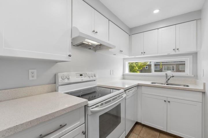 Photo 8 at 206 - 2120 W 2nd Avenue, Kitsilano, Vancouver West