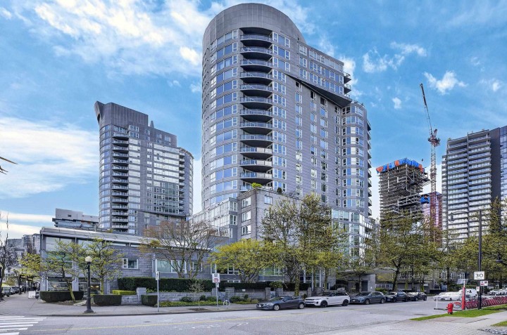Photo 3 at 305 - 560 Cardero Street, Coal Harbour, Vancouver West