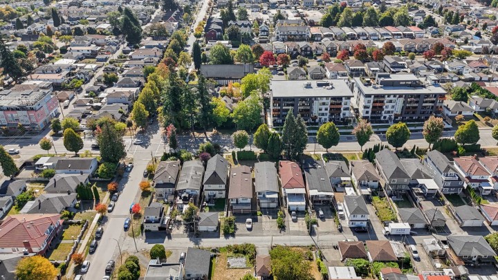 Photo 10 at 2671 E 41st Avenue, Collingwood VE, Vancouver East
