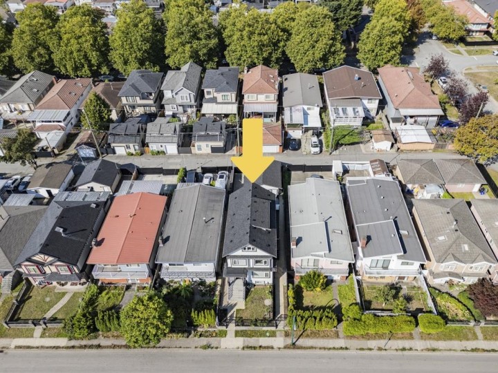 Photo 2 at 6751 Knight Street, South Vancouver, Vancouver East