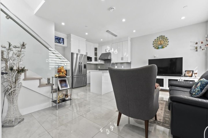 Photo 6 at 6751 Knight Street, South Vancouver, Vancouver East
