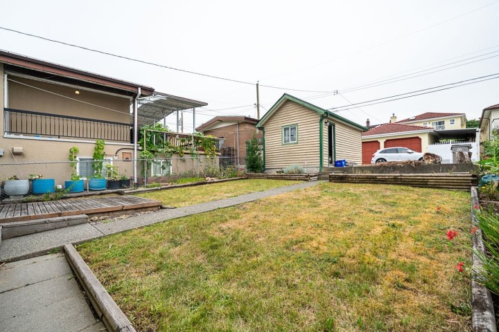 Photo 37 at 2948 Grant Street, Renfrew VE, Vancouver East