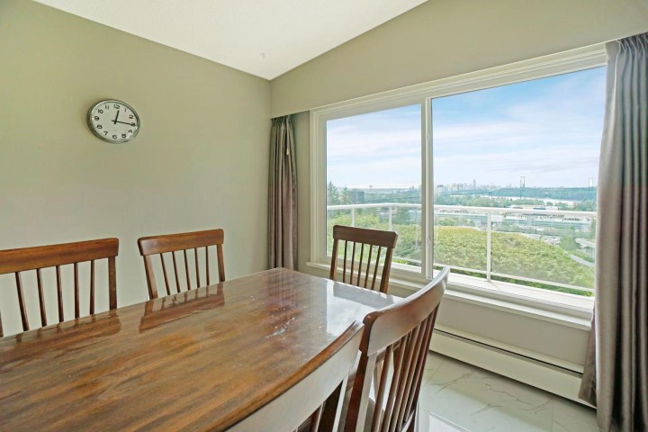 Photo 4 at 850 Esquimalt Avenue, Sentinel Hill, West Vancouver