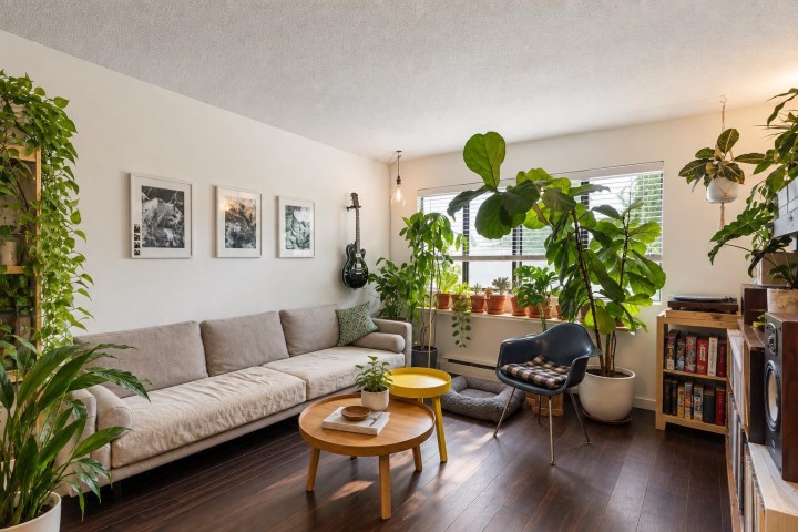 Photo 7 at 18-24 W 16th Avenue, Cambie, Vancouver West