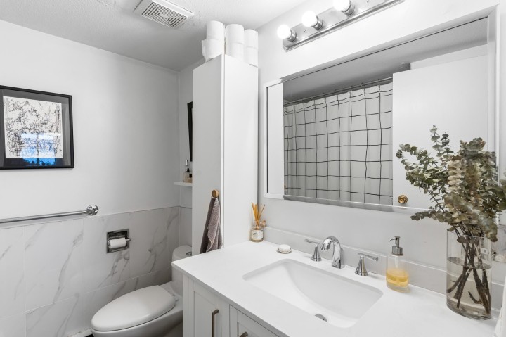 Photo 11 at 18-24 W 16th Avenue, Cambie, Vancouver West