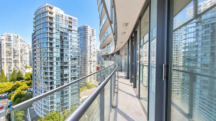 Photo 3 at 1501 - 89 Nelson Street, Yaletown, Vancouver West