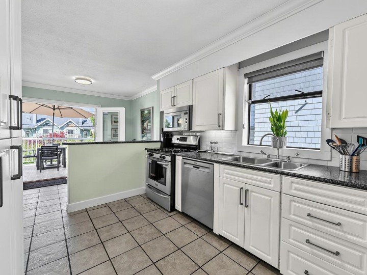 Photo 12 at 295 W 17th Avenue, Cambie, Vancouver West