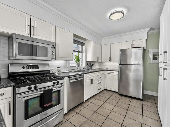 Photo 11 at 295 W 17th Avenue, Cambie, Vancouver West