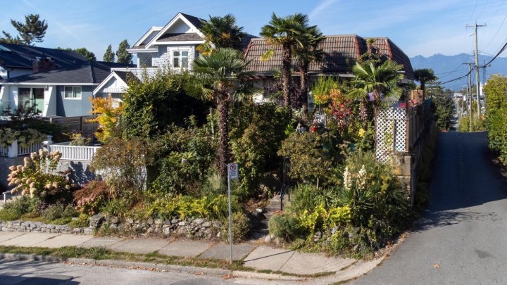 Photo 1 at 659 E 22nd Avenue, Fraser VE, Vancouver East