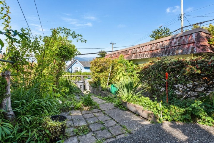 Photo 5 at 659 E 22nd Avenue, Fraser VE, Vancouver East