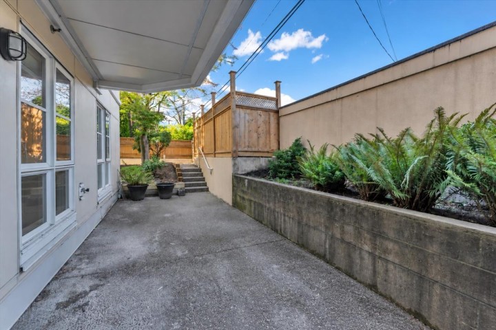 Photo 2 at 104 - 3621 W 26th Avenue, Dunbar, Vancouver West