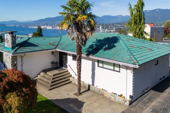 Photo 2 at 3681 Mcgill Street, Hastings Sunrise, Vancouver East