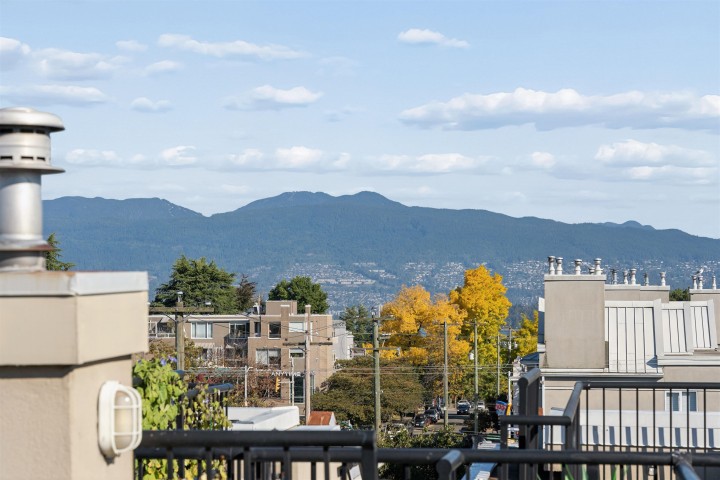 Photo 16 at 203 - 2190 W 5th Avenue, Kitsilano, Vancouver West