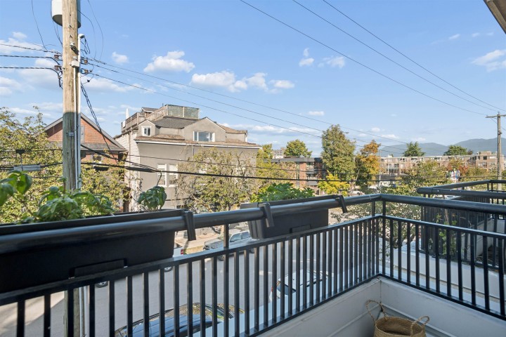 Photo 7 at 203 - 2190 W 5th Avenue, Kitsilano, Vancouver West