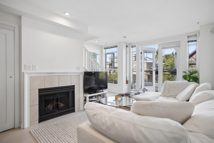 Photo 1 at 203 - 2190 W 5th Avenue, Kitsilano, Vancouver West