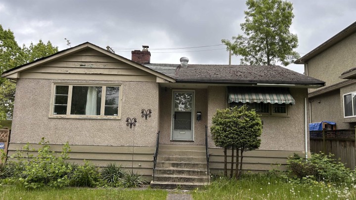 Photo 2 at 2306 Rupert Street, Renfrew VE, Vancouver East