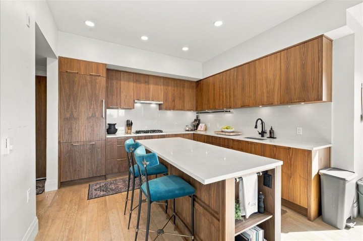 Photo 2 at 602 - 2550 Garden Drive, Grandview Woodland, Vancouver East