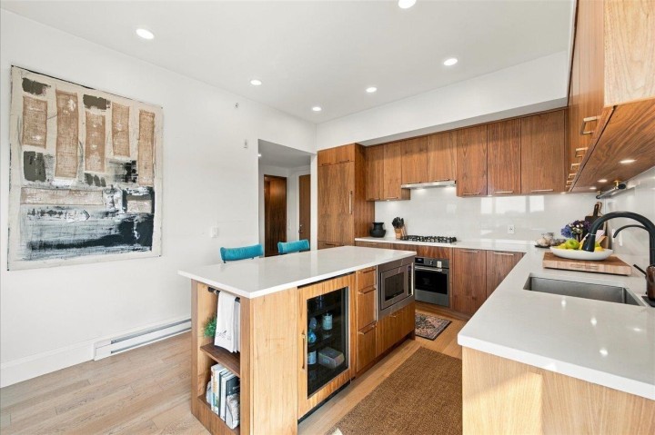 Photo 3 at 602 - 2550 Garden Drive, Grandview Woodland, Vancouver East