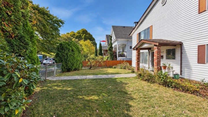 Photo 2 at 1025 E 22nd Avenue, Fraser VE, Vancouver East