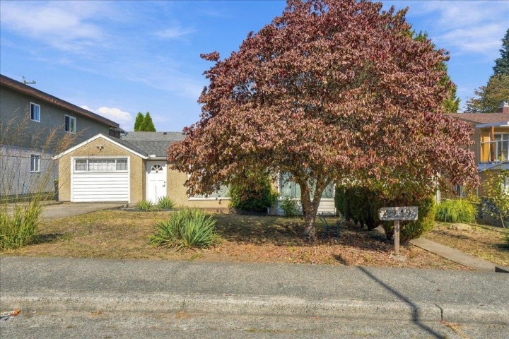 Photo 10 at 2219 E 25th Avenue, Victoria VE, Vancouver East