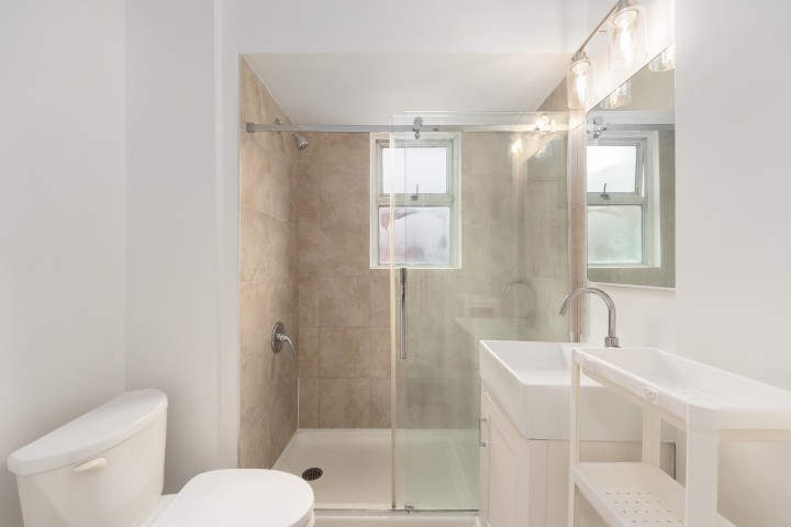 Photo 6 at 1038 E 51st Avenue, South Vancouver, Vancouver East
