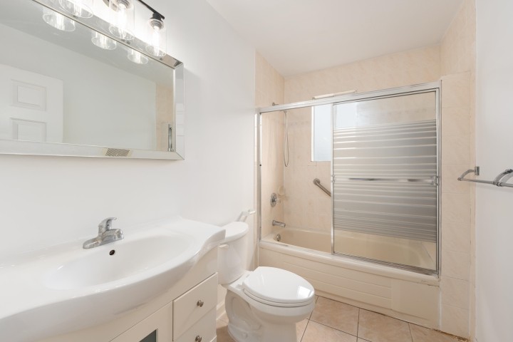 Photo 13 at 1038 E 51st Avenue, South Vancouver, Vancouver East