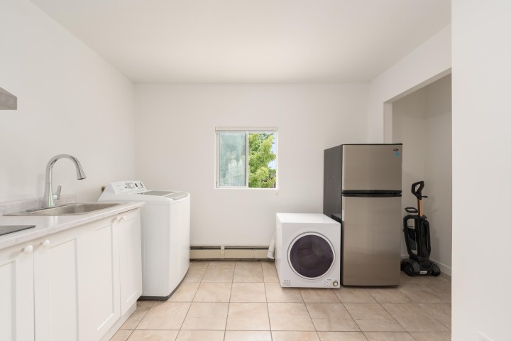 Photo 12 at 1038 E 51st Avenue, South Vancouver, Vancouver East