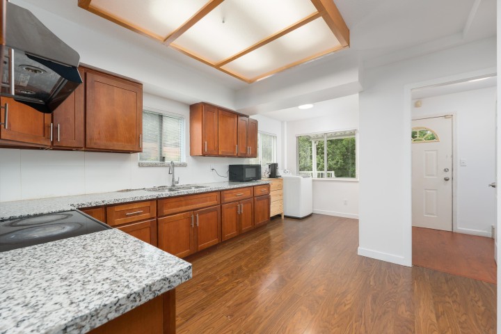 Photo 7 at 1038 E 51st Avenue, South Vancouver, Vancouver East
