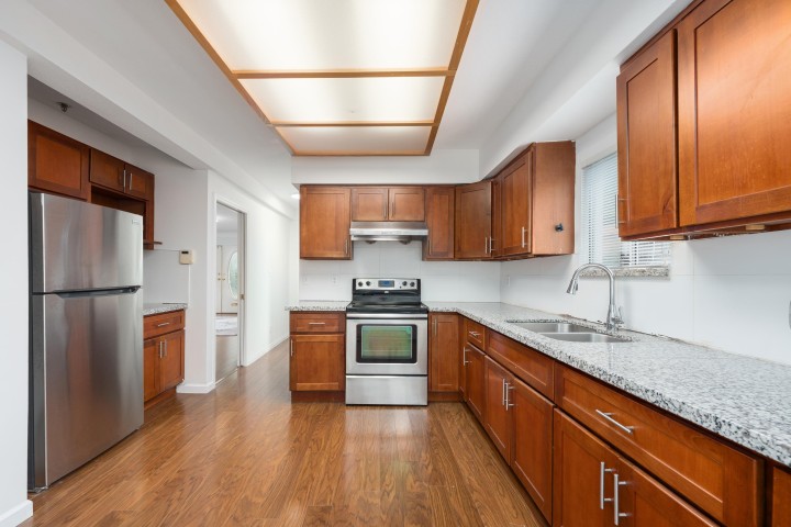 Photo 9 at 1038 E 51st Avenue, South Vancouver, Vancouver East